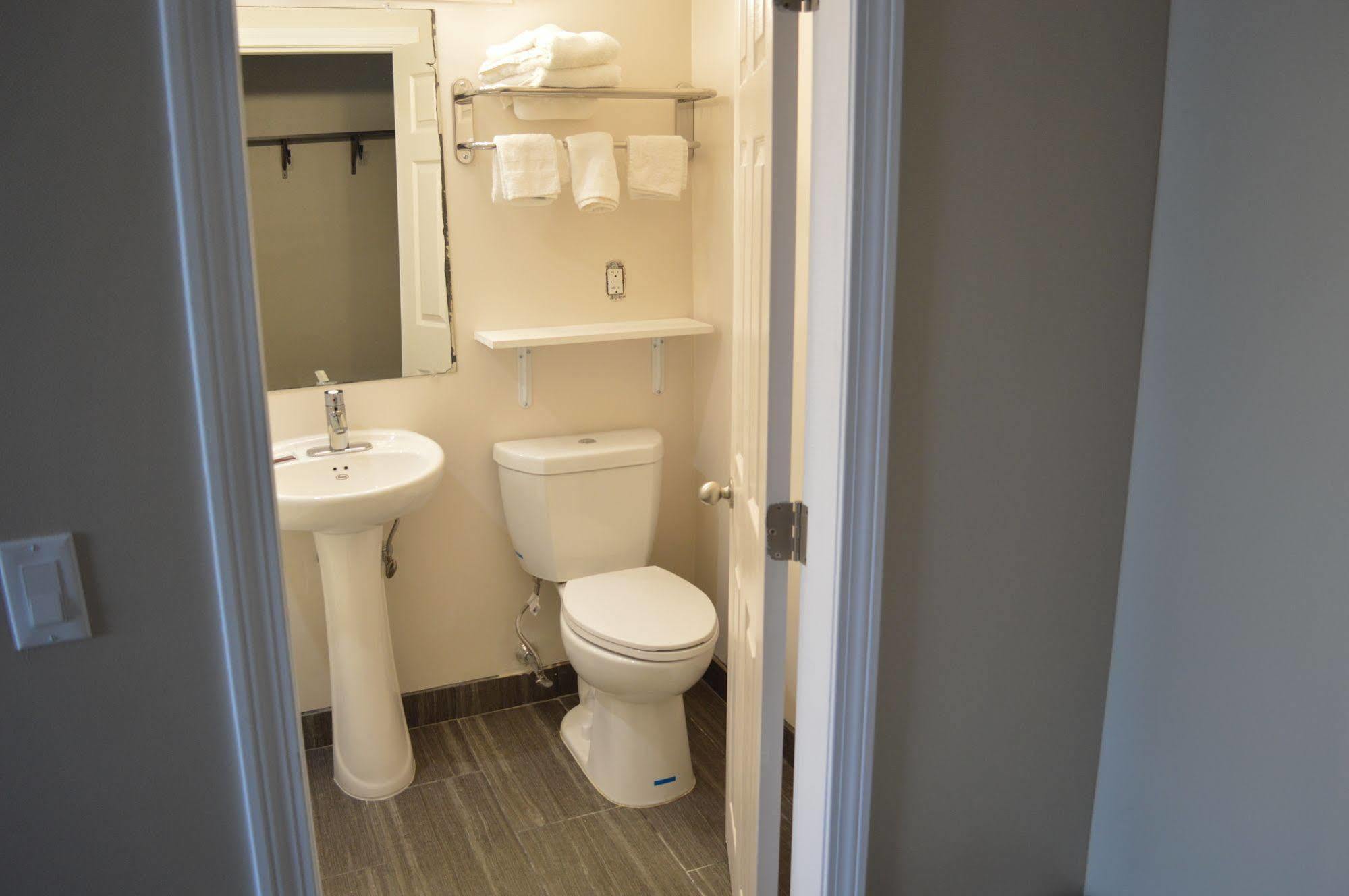 Nashoba Valley Inn & Suites Ayer Екстериор снимка